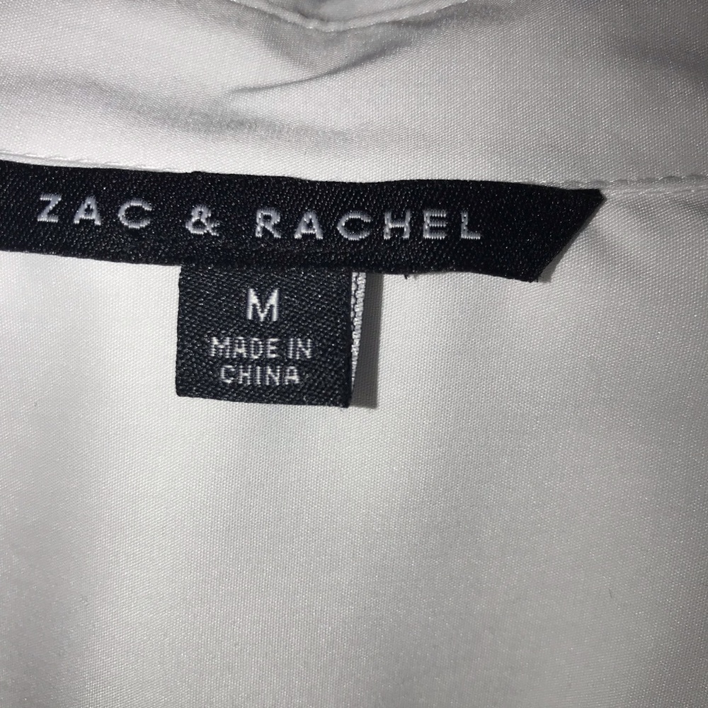 White halve shirt